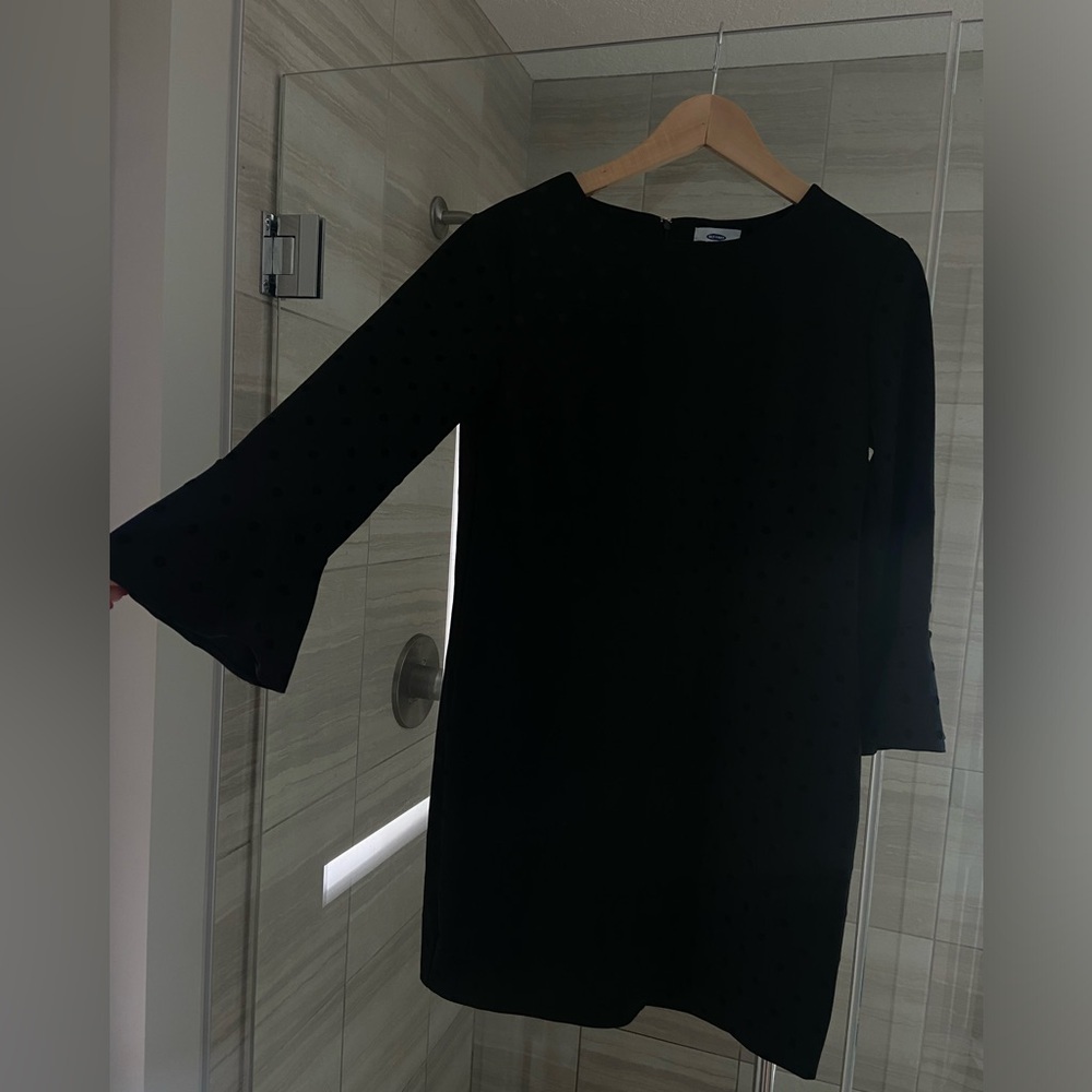 ❤️4 for $25❤️ Elegant Black Bell Sleeve Dress‎